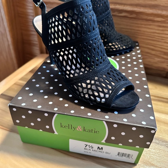 Kelly & Katie Black Micro SU dress heels - Picture 6 of 13